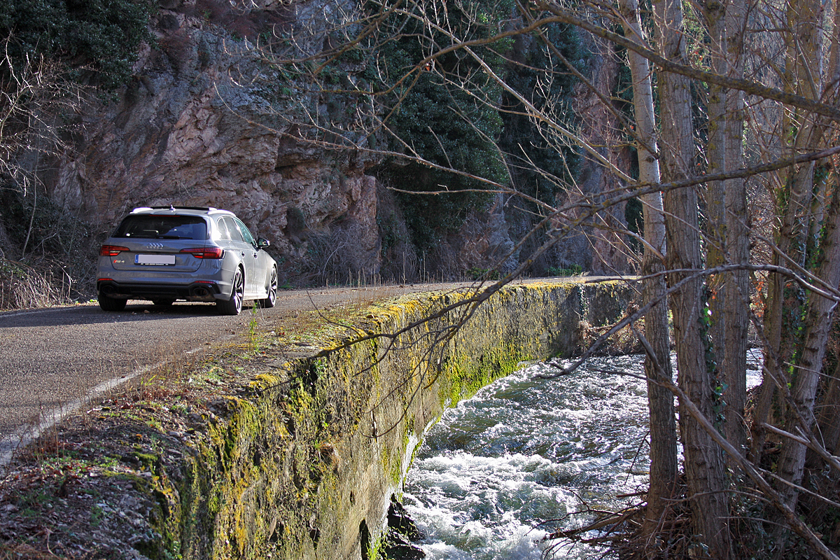 center1 audi-rs4-avant-trasera-curva-blog