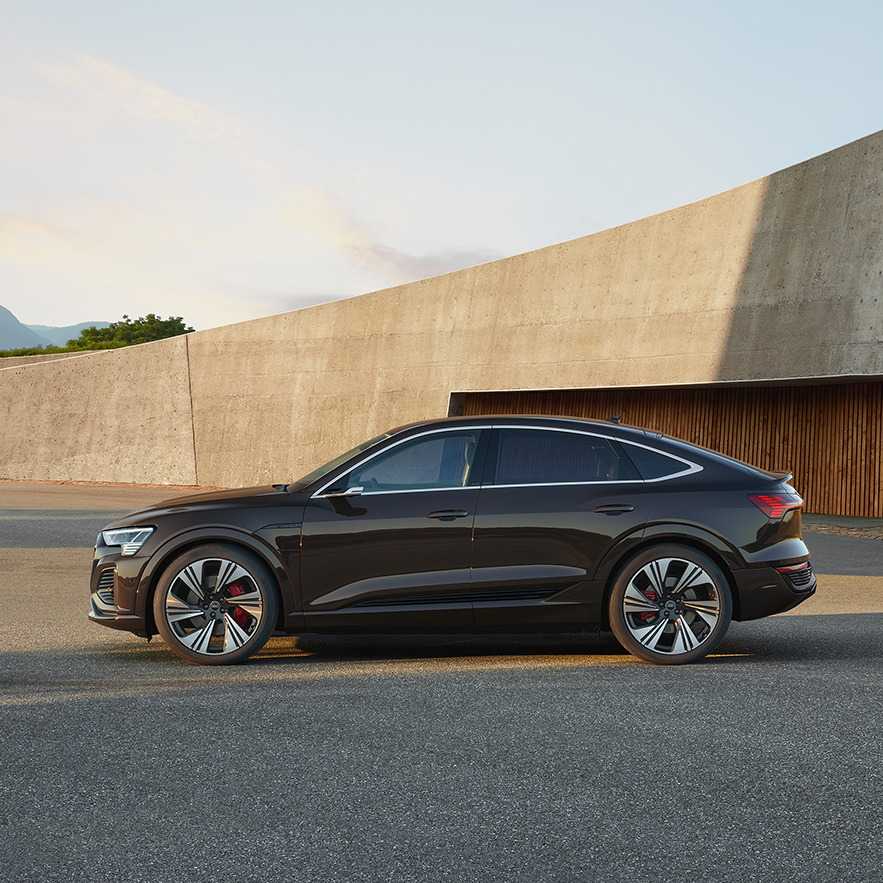 Audi-Q8-Sportback-etron-miniatura