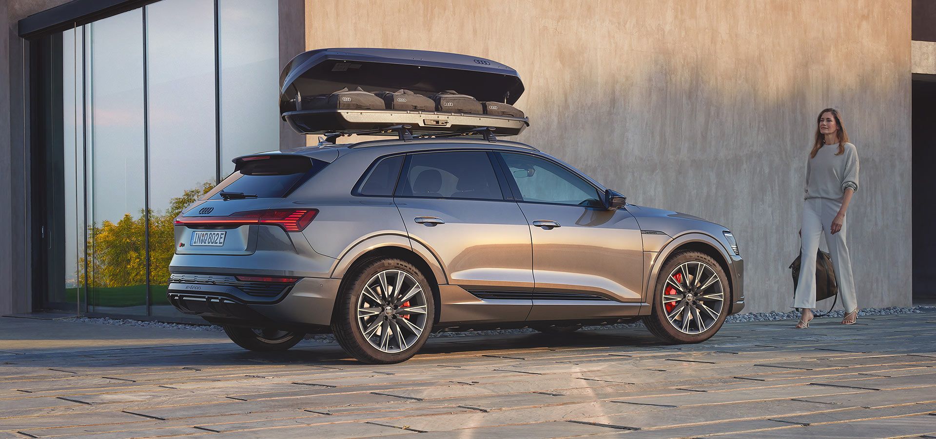 Audi-Q8-etron-viaja-con-estilo